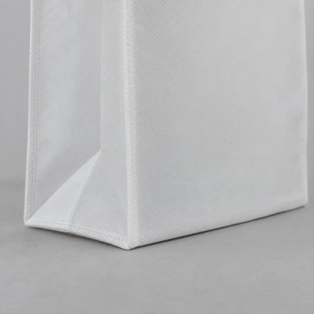 Close-up: folded base on a non woven bag
